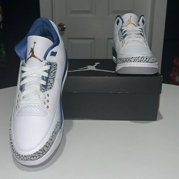 Jordan 3 Retro “Wizards” Men’s Size 10.5 - Picture 3 of 9